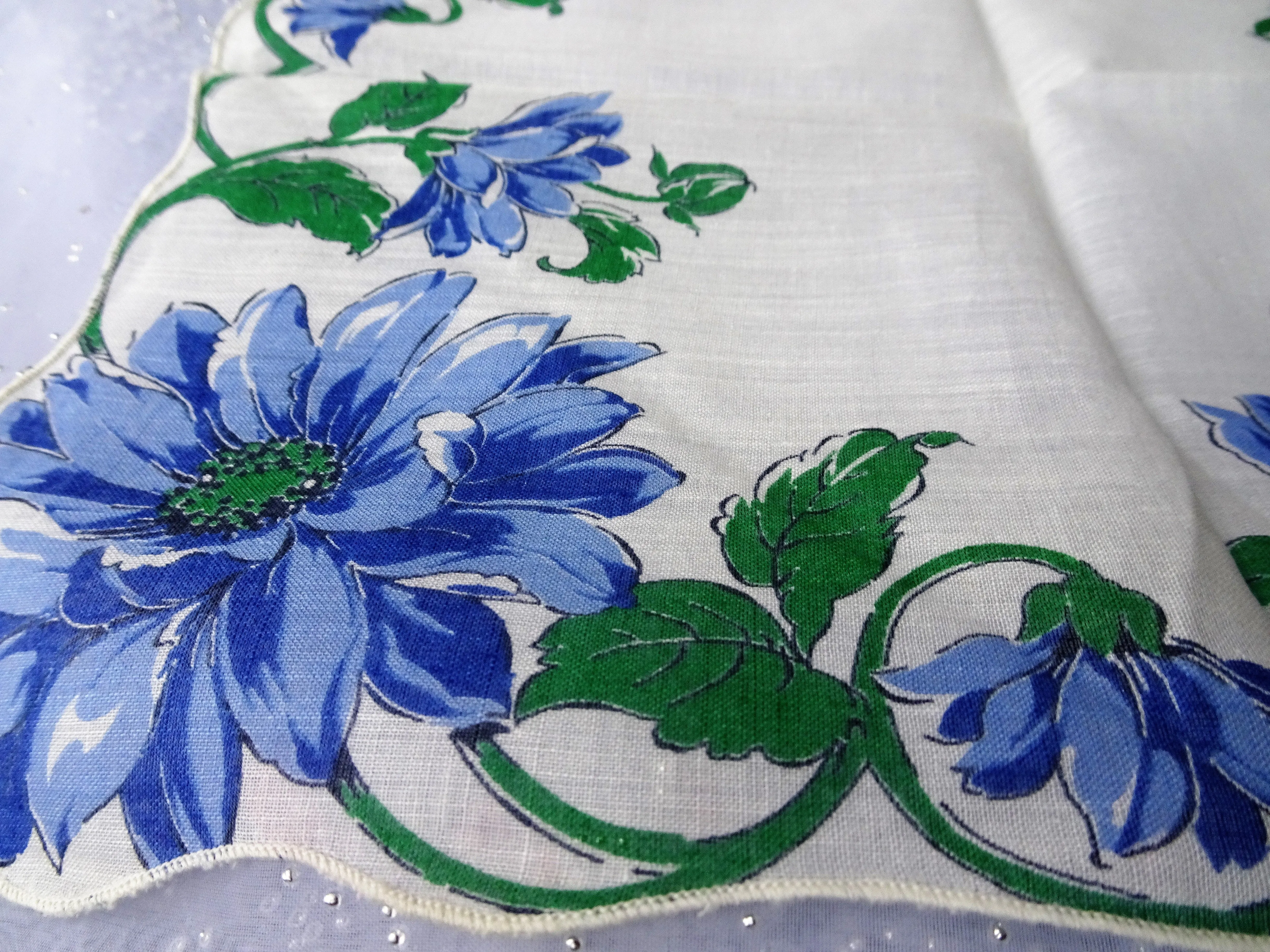 CHARMING Vintage Printed Floral Hanky Colorful Flowers Handkerchief To Frame Collectible Hankies,1950s Hankies, 1950s Hanky, 1950s Handkerchiefs, Mid Century Hankies